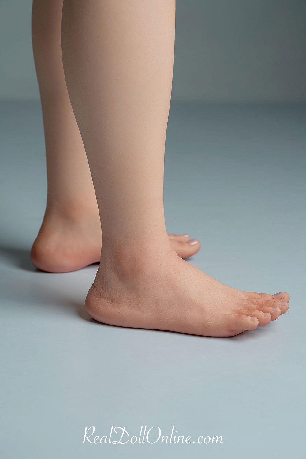 國外推出愛麗絲蒂法等身人偶 1比1細節豐富超逼真