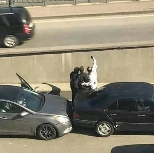 為何大夫查房手都放在後面 囧圖 路人街邊聚眾拍貓片