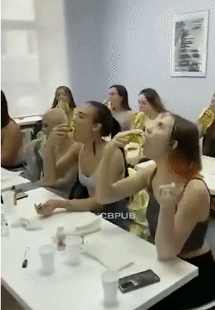 為何大夫查房手都放在後面 囧圖 路人街邊聚眾拍貓片