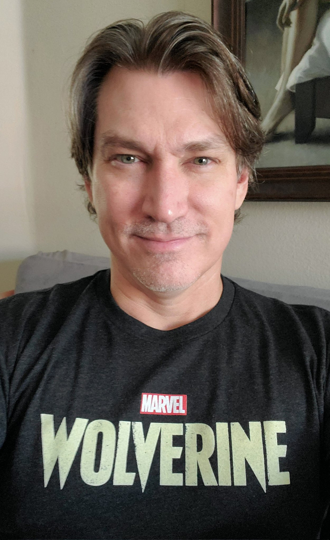 《漫威金剛狼》團隊展示周邊T恤造型！遊戲Logo矚目