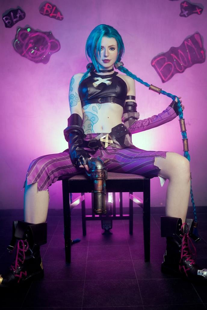 英妹COS《英雄聯盟》金克斯:自創新娘破洞絲襪裝! 英妹COS《英雄聯盟》金克斯:自創新娘破洞絲襪裝!