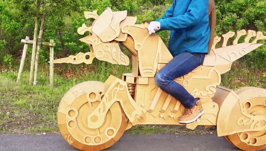 高玩展示全紙殼製薩爾達零式摩托 酷炫還原還可騎乘 高玩展示全紙殼製薩爾達零式摩托 酷炫還原還可騎乘