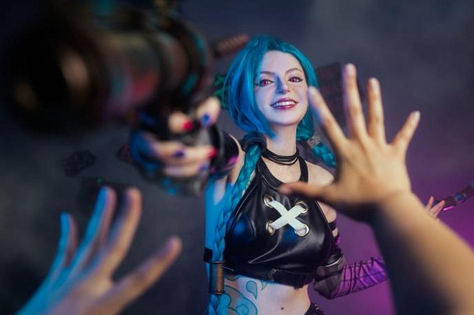 英妹COS《英雄聯盟》金克斯:自創新娘破洞絲襪裝! 英妹COS《英雄聯盟》金克斯:自創新娘破洞絲襪裝!