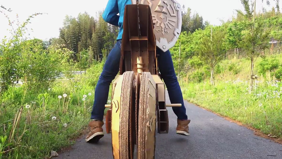 高玩展示全紙殼製薩爾達零式摩托 酷炫還原還可騎乘 高玩展示全紙殼製薩爾達零式摩托 酷炫還原還可騎乘