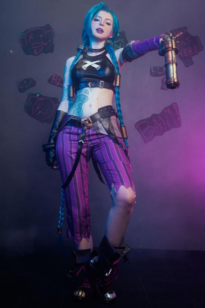 英妹COS《英雄聯盟》金克斯:自創新娘破洞絲襪裝! 英妹COS《英雄聯盟》金克斯:自創新娘破洞絲襪裝!