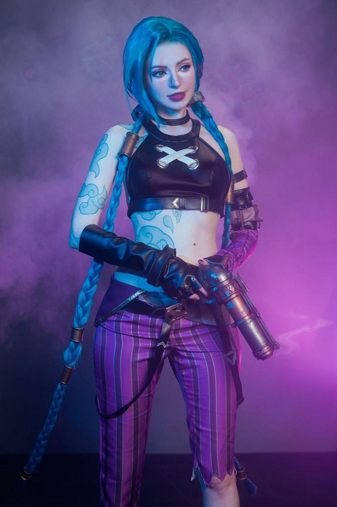 英妹COS《英雄聯盟》金克斯:自創新娘破洞絲襪裝! 英妹COS《英雄聯盟》金克斯:自創新娘破洞絲襪裝!