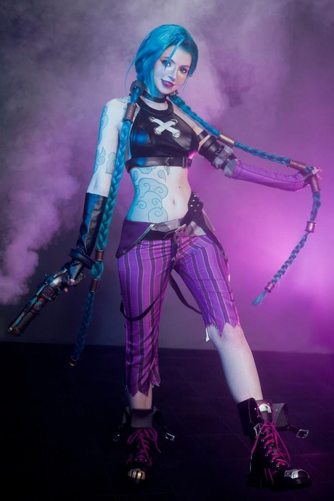 英妹COS《英雄聯盟》金克斯:自創新娘破洞絲襪裝! 英妹COS《英雄聯盟》金克斯:自創新娘破洞絲襪裝!