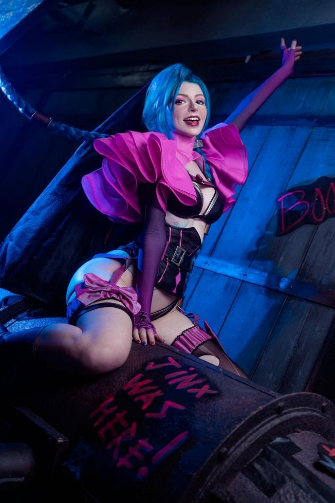 英妹COS《英雄聯盟》金克斯:自創新娘破洞絲襪裝! 英妹COS《英雄聯盟》金克斯:自創新娘破洞絲襪裝!