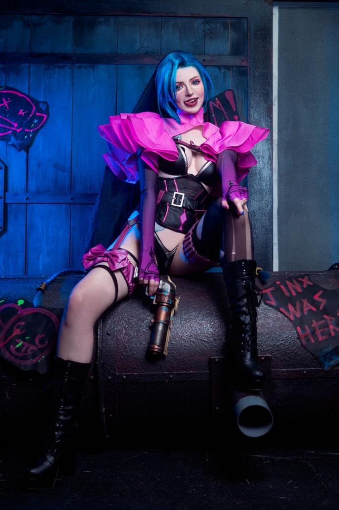 英妹COS《英雄聯盟》金克斯:自創新娘破洞絲襪裝! 英妹COS《英雄聯盟》金克斯:自創新娘破洞絲襪裝!