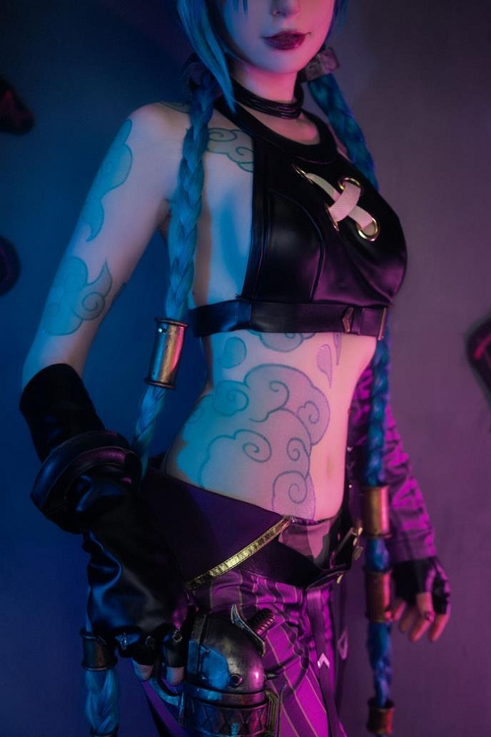 英妹COS《英雄聯盟》金克斯:自創新娘破洞絲襪裝! 英妹COS《英雄聯盟》金克斯:自創新娘破洞絲襪裝!