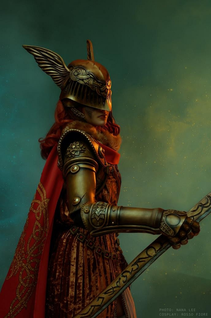 一毛一樣?俄妹COS《艾爾登法環》女武神:迎戰碎星! 一毛一樣?俄妹COS《艾爾登法環》女武神:迎戰碎星!