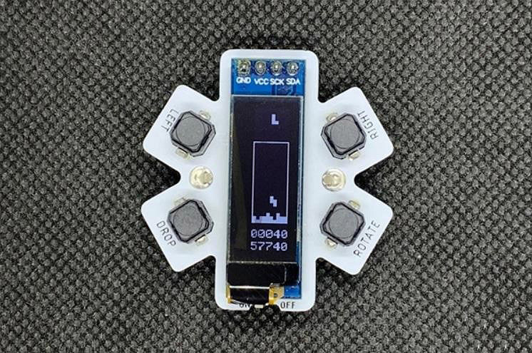 俄羅斯方塊掌機究竟能小到什麽程度？看看你的指甲蓋