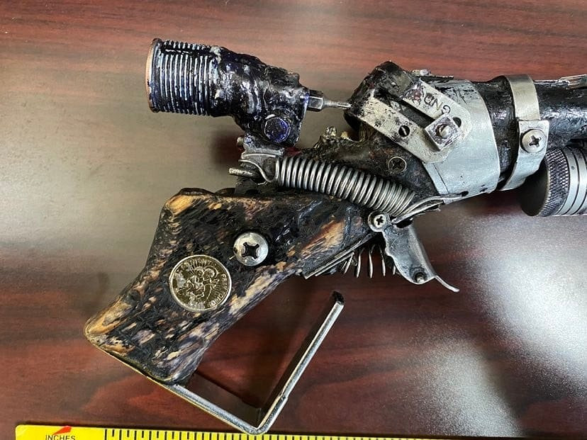 美國毒販自製《輻射》風格手槍 警察都驚呆了 美國毒販自製《輻射》風格手槍 警察都驚呆了