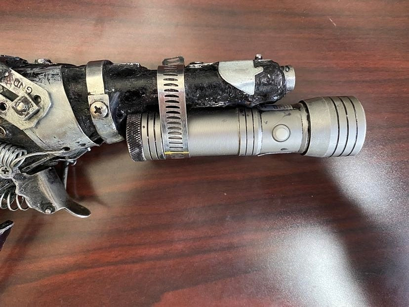 美國毒販自製《輻射》風格手槍 警察都驚呆了 美國毒販自製《輻射》風格手槍 警察都驚呆了