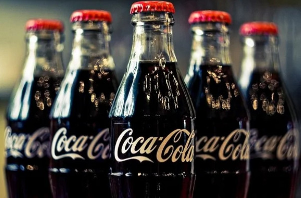 雪碧變“雪白”絲毫不影響可樂很“可樂” 雪碧變“雪白”絲毫不影響可樂很“可樂”