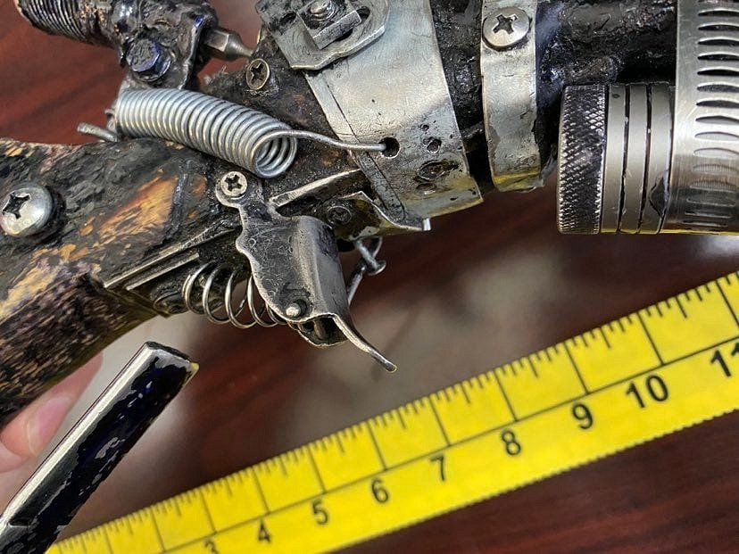 美國毒販自製《輻射》風格手槍 警察都驚呆了 美國毒販自製《輻射》風格手槍 警察都驚呆了