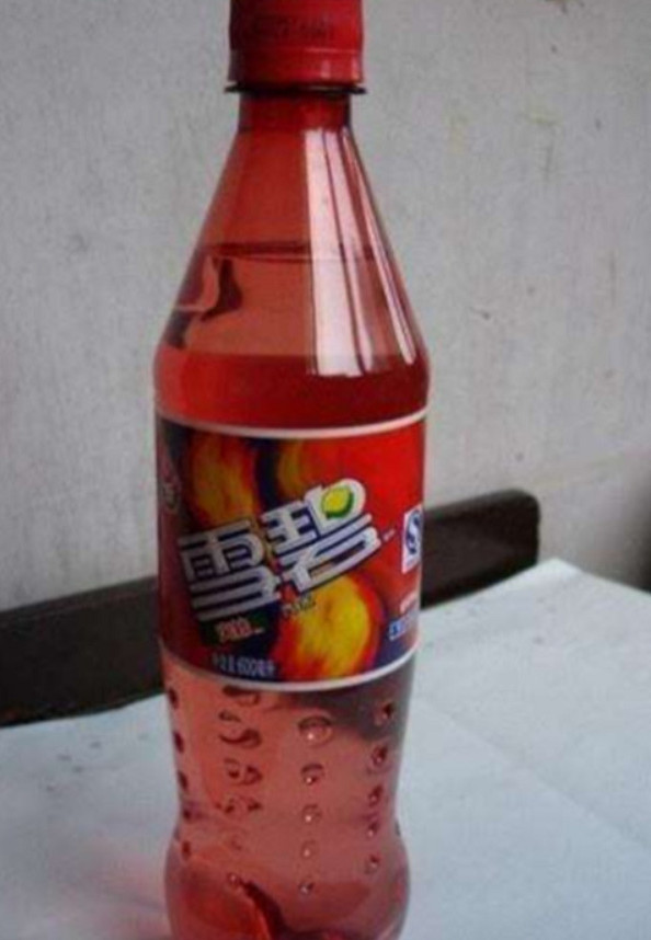 雪碧變“雪白”絲毫不影響可樂很“可樂” 雪碧變“雪白”絲毫不影響可樂很“可樂”