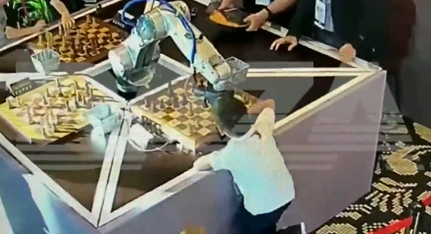 槽點挖掘機:小新家32年的房貸今天終於結清了 槽點挖掘機:小新家32年的房貸今天終於結清了