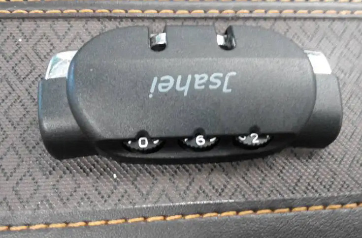 從快遞一路開到倉庫貨櫃，開盲盒就這麽讓人上癮？