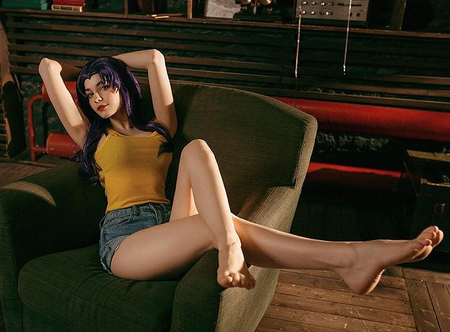 性感身材加上漫畫臉!俄妹COS《斬服少女》女主纏流子 性感身材加上漫畫臉!俄妹COS《斬服少女》女主纏流子