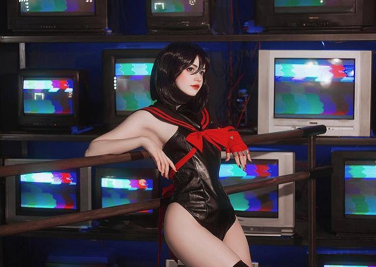 性感身材加上漫畫臉!俄妹COS《斬服少女》女主纏流子 性感身材加上漫畫臉!俄妹COS《斬服少女》女主纏流子