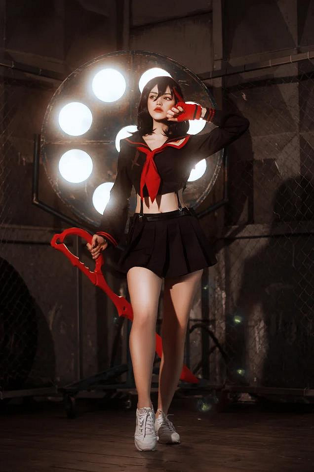 性感身材加上漫畫臉!俄妹COS《斬服少女》女主纏流子 性感身材加上漫畫臉!俄妹COS《斬服少女》女主纏流子