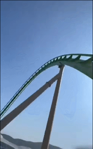 當沉浸式體驗遇上雲霄飛車,氣氛一下子不對勁了起來… 當沉浸式體驗遇上雲霄飛車,氣氛一下子不對勁了起來…