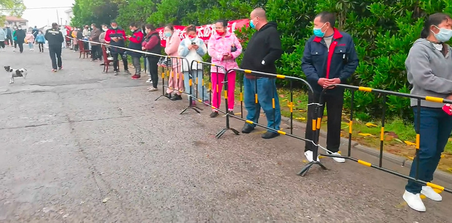 當沉浸式體驗遇上雲霄飛車,氣氛一下子不對勁了起來… 當沉浸式體驗遇上雲霄飛車,氣氛一下子不對勁了起來…