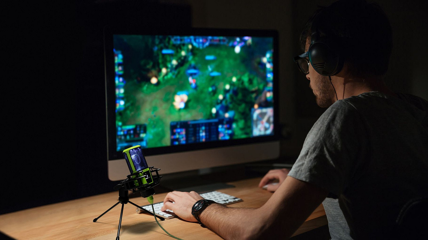 坑兒!年入百萬的少年遊戲主播:將父親告上法庭! 坑兒!年入百萬的少年遊戲主播:將父親告上法庭!