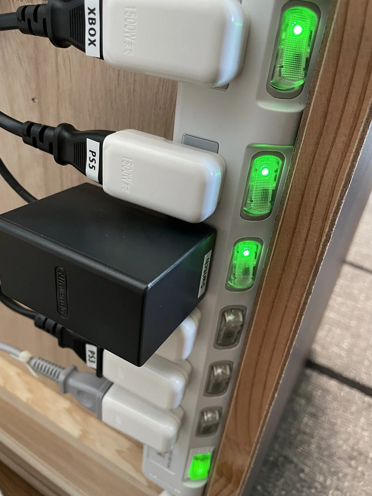 太羨慕這一櫃子了!櫻井政博推特曬自家新的遊戲機櫃 太羨慕這一櫃子了!櫻井政博推特曬自家新的遊戲機櫃