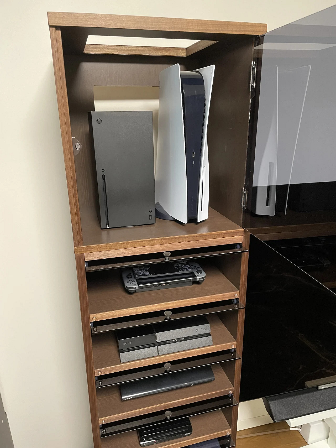 太羨慕這一櫃子了!櫻井政博推特曬自家新的遊戲機櫃 太羨慕這一櫃子了!櫻井政博推特曬自家新的遊戲機櫃