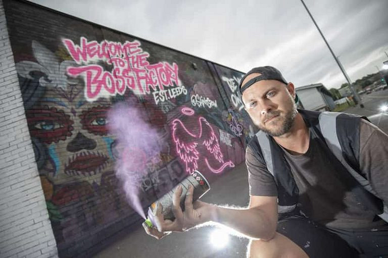 終極宣傳！《黑街聖徒：重啟版》巨幅壁畫現身英國