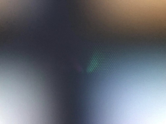 身上帶點綠？索尼高階電競顯示器M9被曝嚴重壞點問題