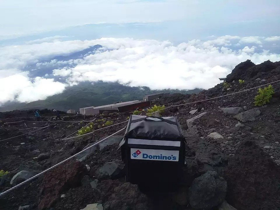 小島秀夫轉推外賣小哥照片：真人版《死亡擱淺》來了！