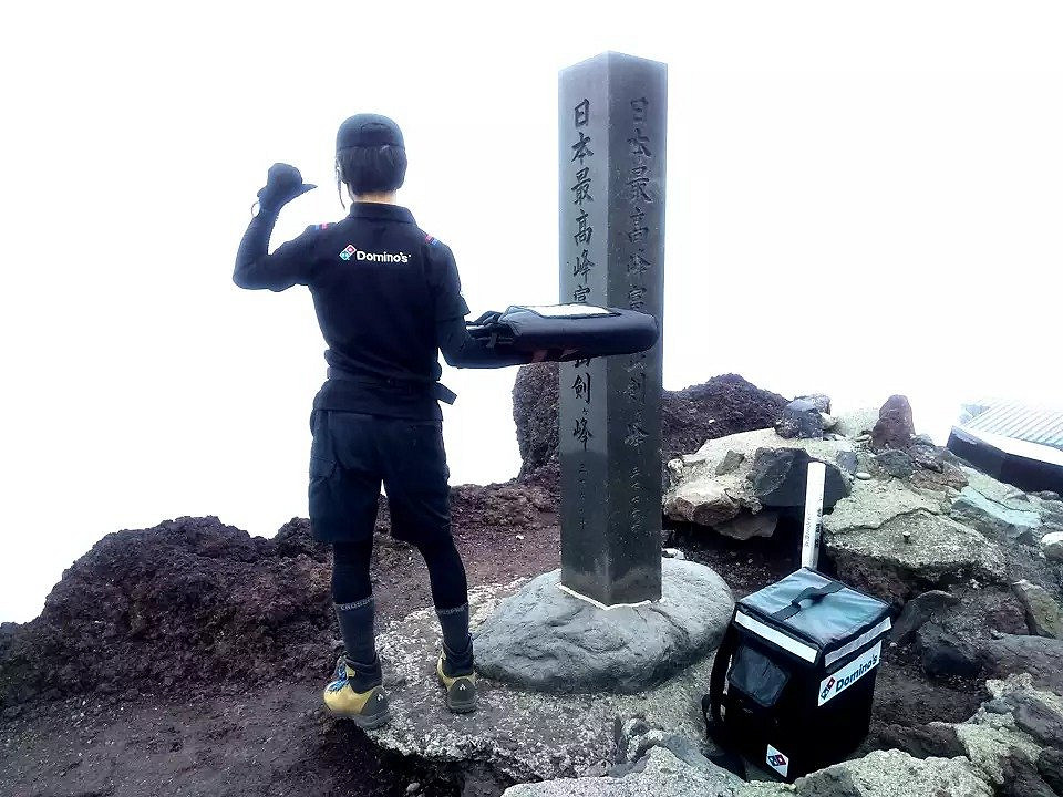 小島秀夫轉推外賣小哥照片：真人版《死亡擱淺》來了！