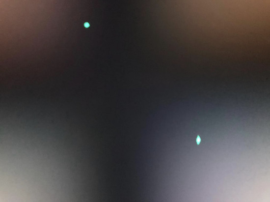 身上帶點綠？索尼高階電競顯示器M9被曝嚴重壞點問題