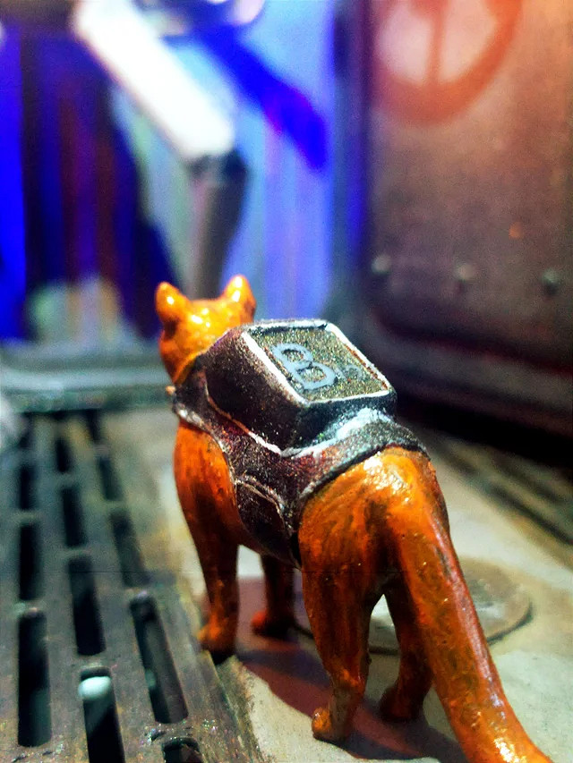 逼真還原!大神製作貓貓冒險遊戲《Stray》主題書架 逼真還原!大神製作貓貓冒險遊戲《Stray》主題書架