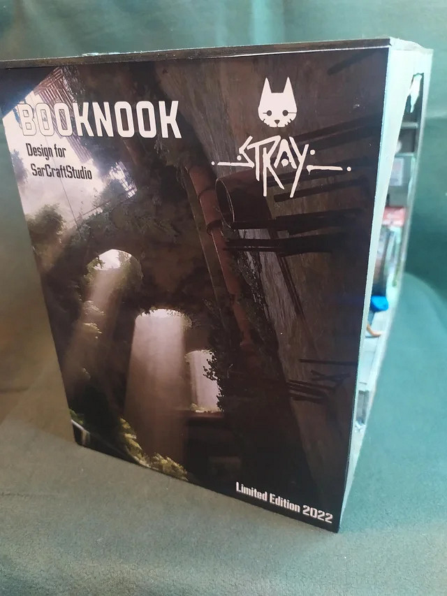 逼真還原!大神製作貓貓冒險遊戲《Stray》主題書架 逼真還原!大神製作貓貓冒險遊戲《Stray》主題書架