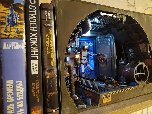 逼真還原!大神製作貓貓冒險遊戲《Stray》主題書架 逼真還原!大神製作貓貓冒險遊戲《Stray》主題書架