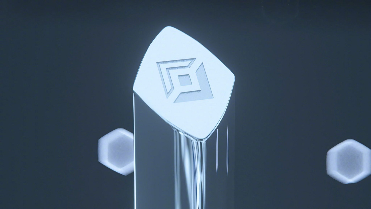 《LOL》S12全新召喚師獎杯閃亮登場 賽事新篇章將至