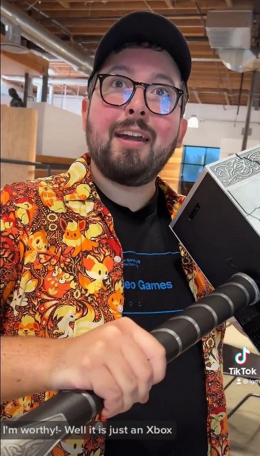 IGN《雷神4》主題XSX開箱 用PS5模仿風暴戰斧吃醋? IGN《雷神4》主題XSX開箱 用PS5模仿風暴戰斧吃醋?