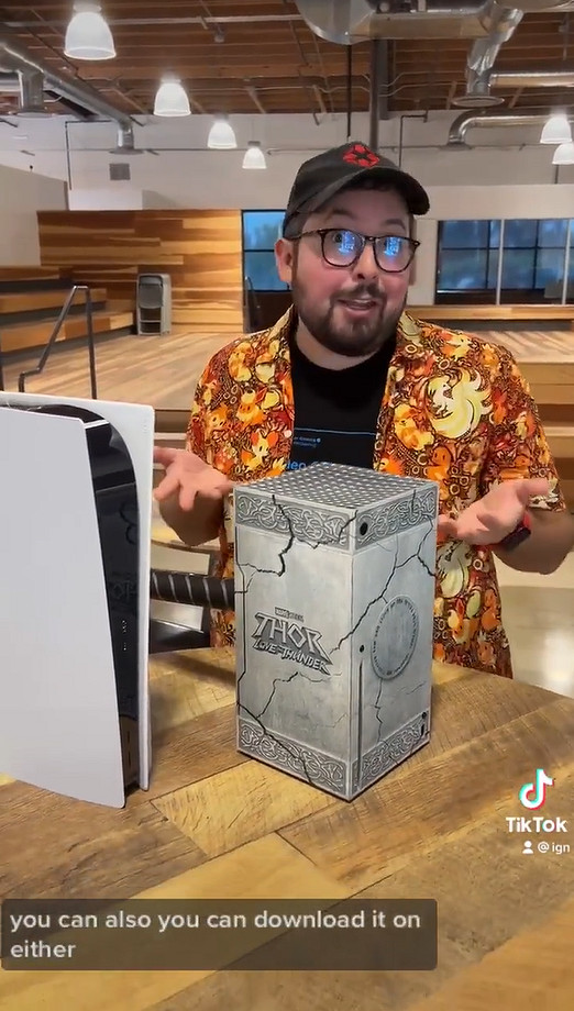 IGN《雷神4》主題XSX開箱 用PS5模仿風暴戰斧吃醋? IGN《雷神4》主題XSX開箱 用PS5模仿風暴戰斧吃醋?