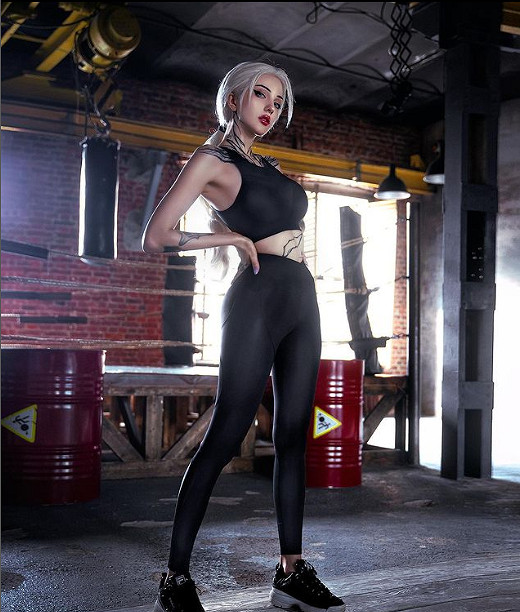 千呼萬喚始出來！俄妹COS《艾爾登法環》女武神二階段！