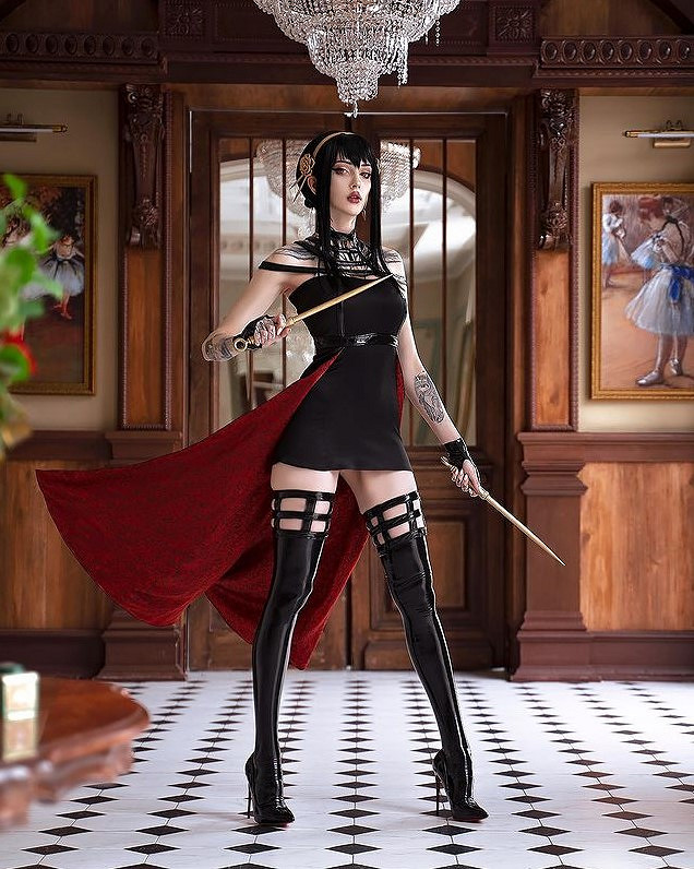 千呼萬喚始出來！俄妹COS《艾爾登法環》女武神二階段！