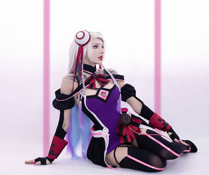 千呼萬喚始出來！俄妹COS《艾爾登法環》女武神二階段！