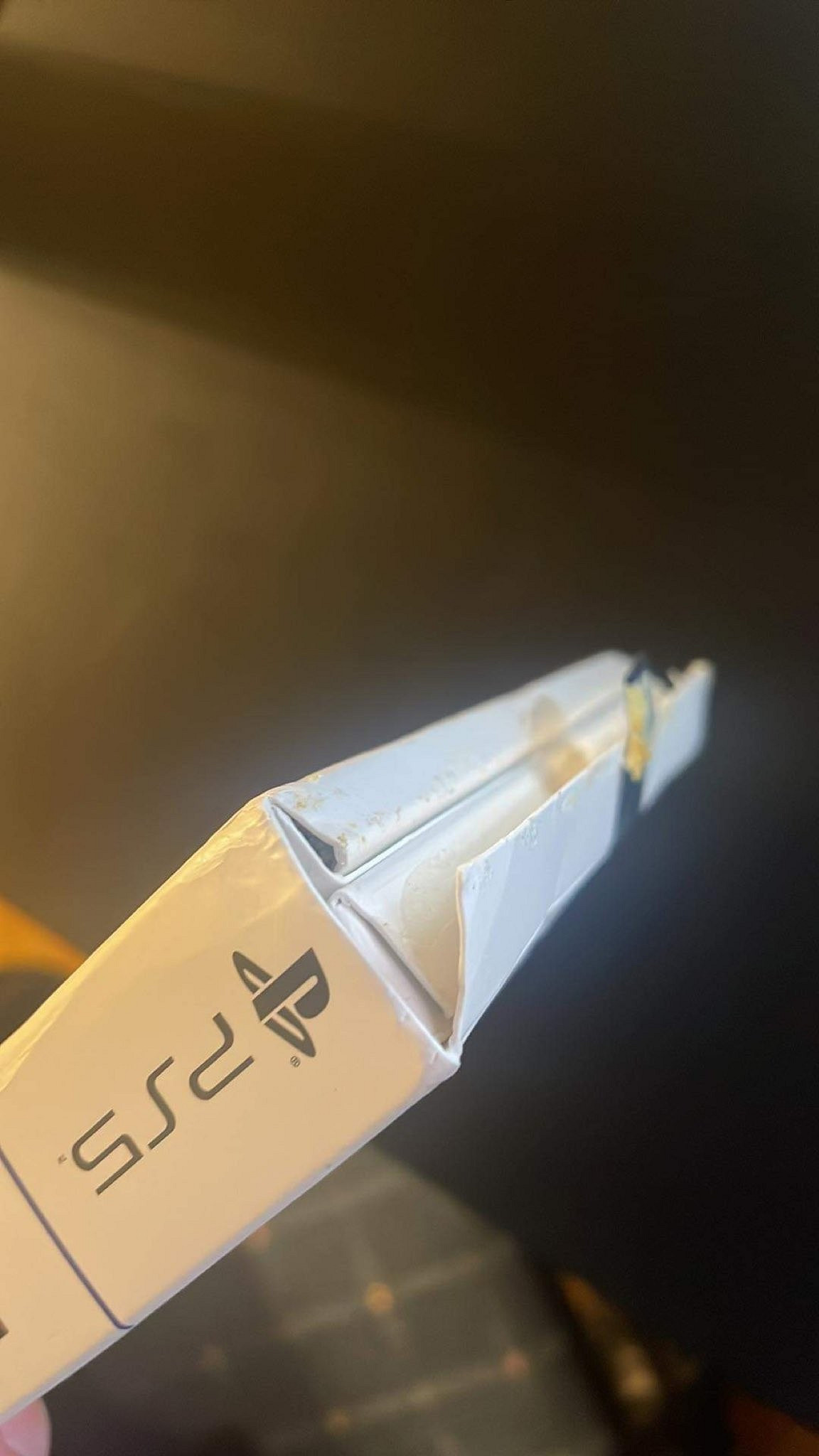 眾多玩家收到“戰損”《美末RE》火螢版:不可更換! 眾多玩家收到“戰損”《美末RE》火螢版:不可更換!