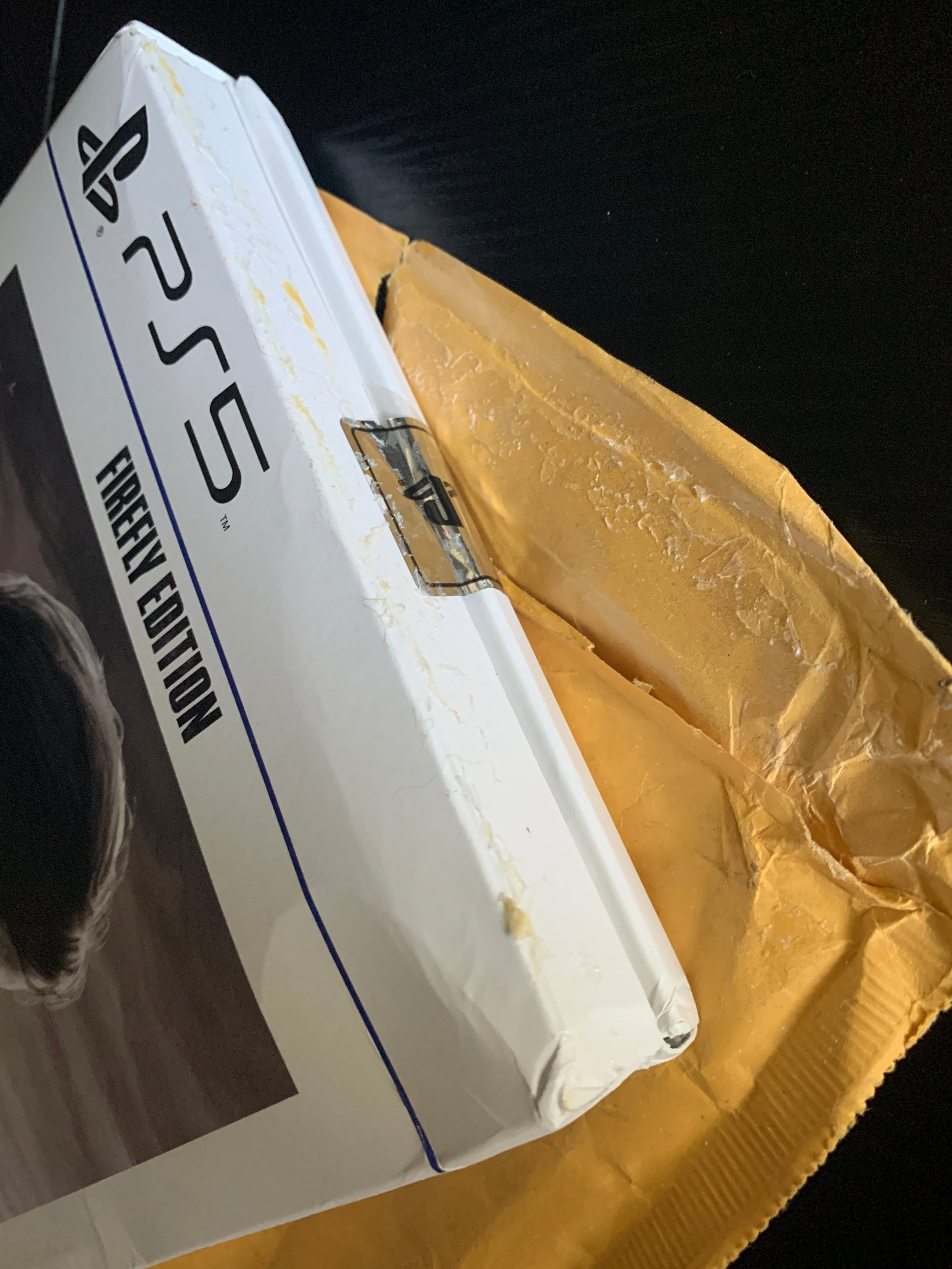 眾多玩家收到“戰損”《美末RE》火螢版:不可更換! 眾多玩家收到“戰損”《美末RE》火螢版:不可更換!