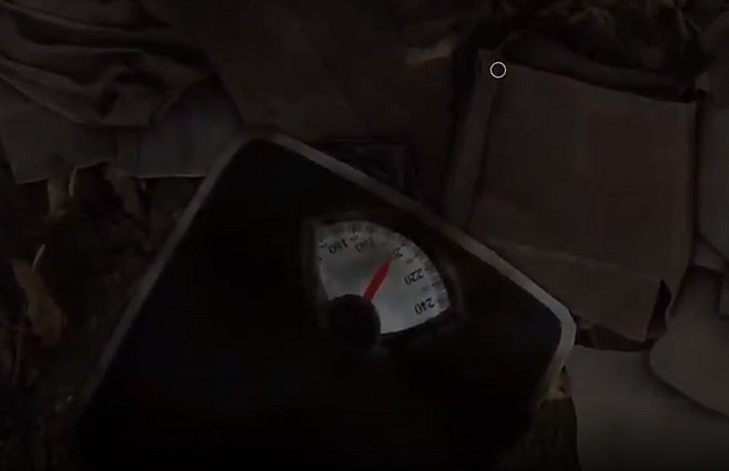 《最後生還者 重製版》中可以給喬爾稱重 居然有200磅 《最後生還者 重製版》中可以給喬爾稱重 居然有200磅