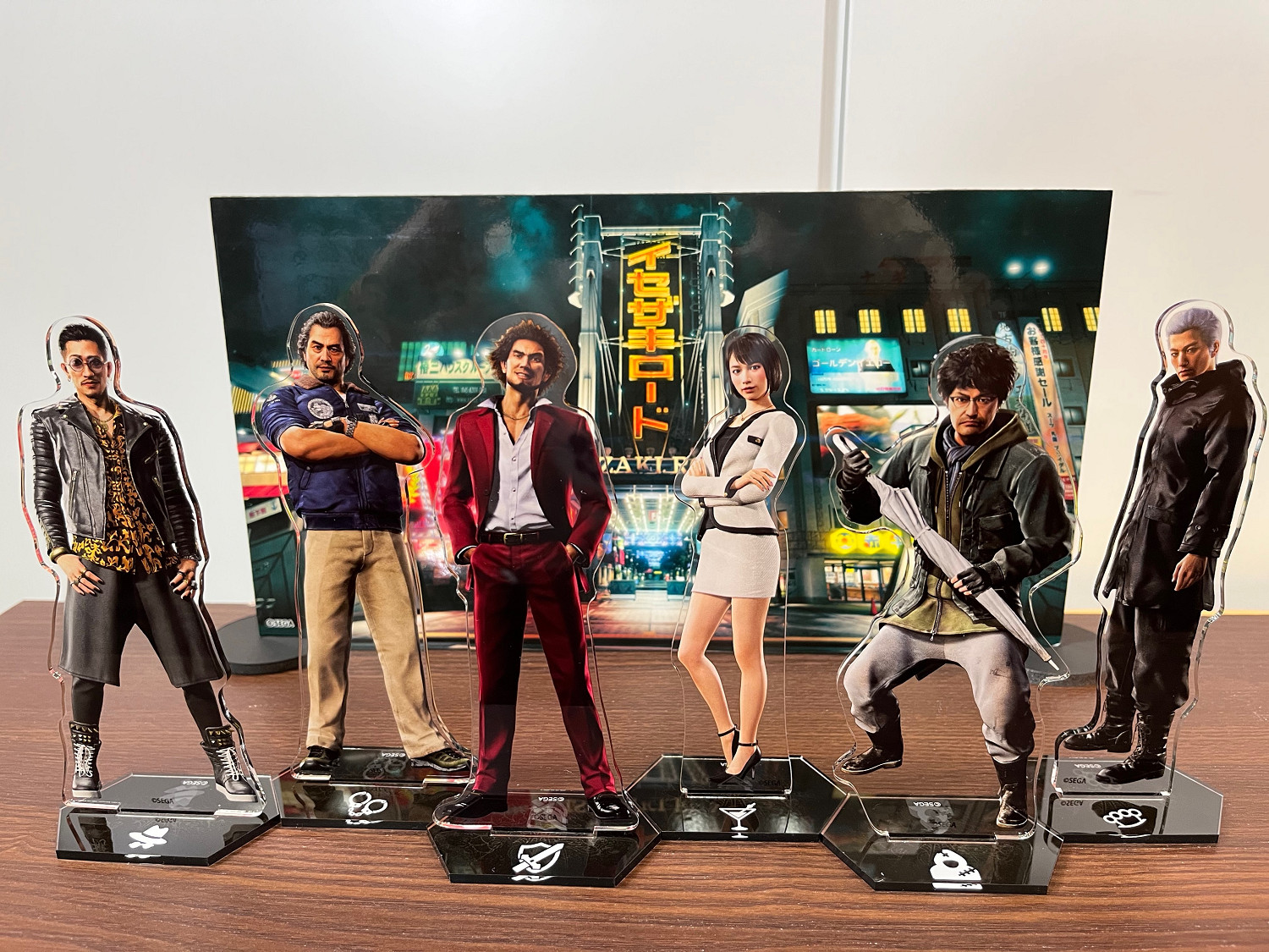 黑幫大佬請穿衣!《如龍》新周邊衣架、背景板、立牌 黑幫大佬請穿衣!《如龍》新周邊衣架、背景板、立牌