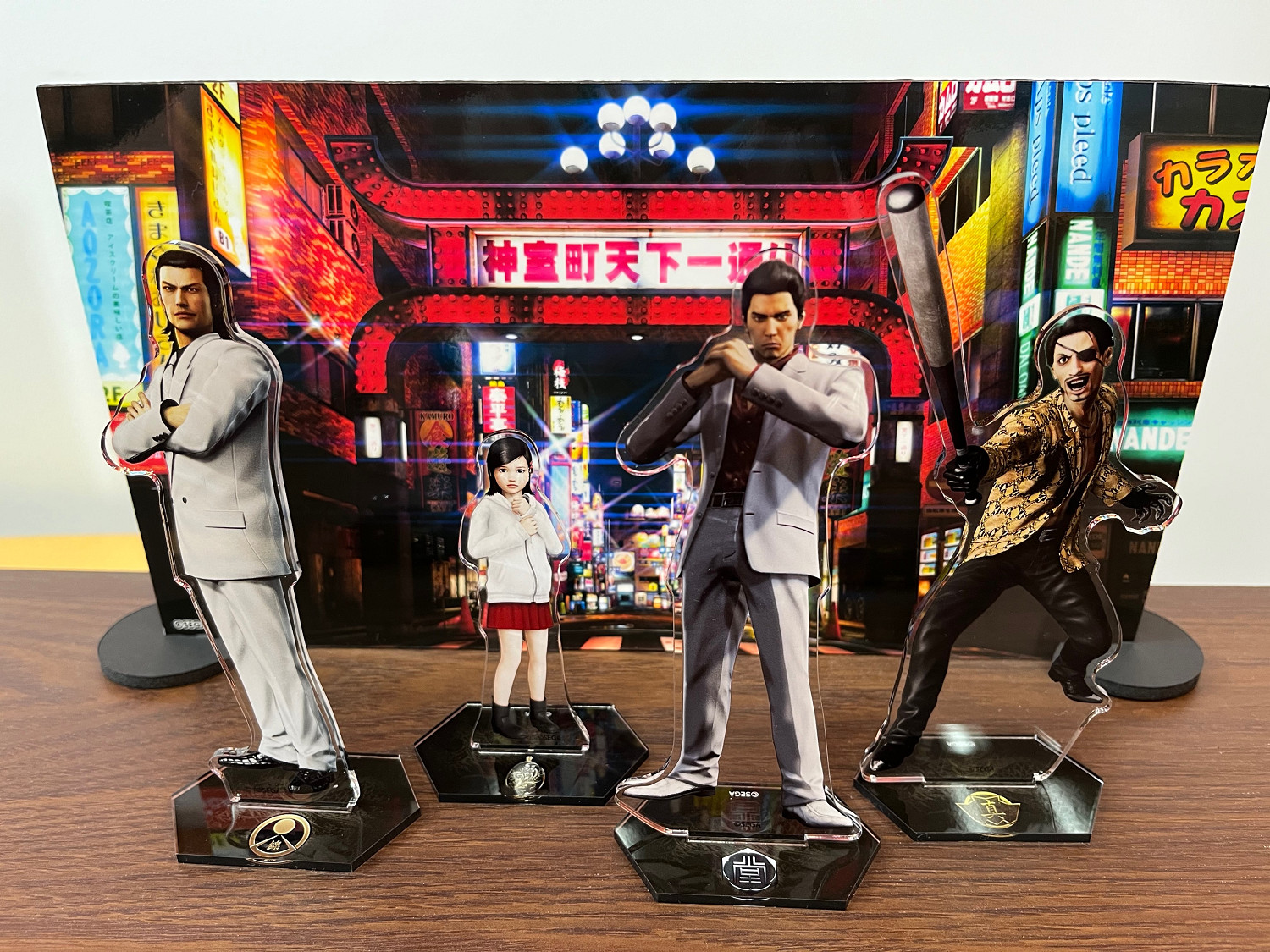 黑幫大佬請穿衣!《如龍》新周邊衣架、背景板、立牌 黑幫大佬請穿衣!《如龍》新周邊衣架、背景板、立牌